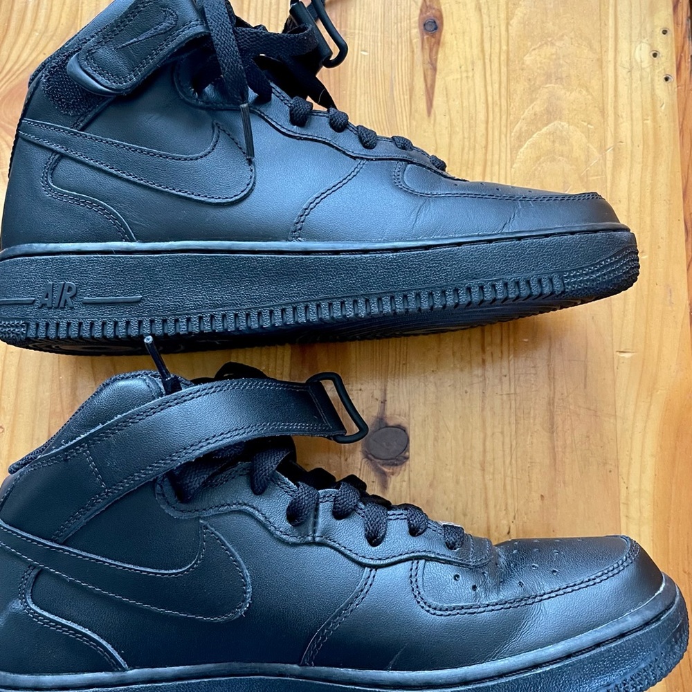 Nike Men's AIR Force 1 '07 Basketball Shoes